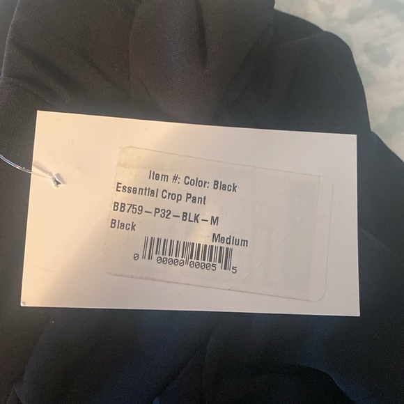 Essential crop pant. Size Medium. NWT - Picture 3 of 3